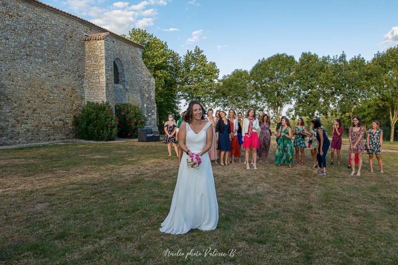 Lance de bouquet mariage a la grange du prieure
