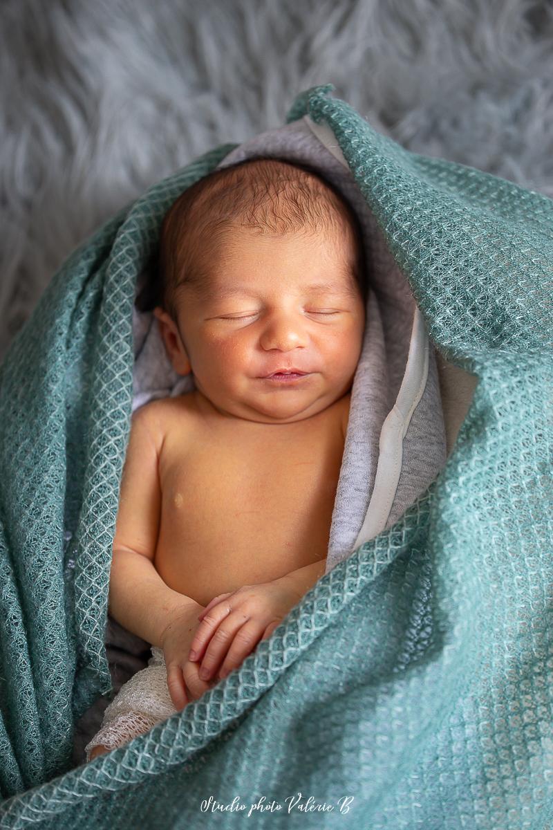 Photographe bebe naissance saint hilaire de riez