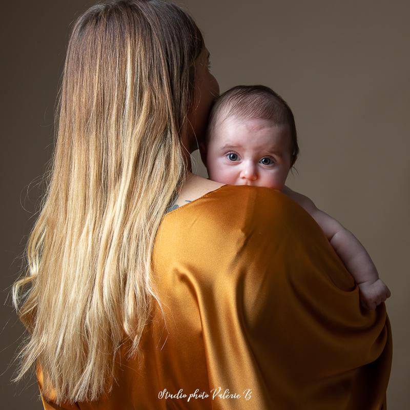 Photographe maman et bebe a saint gilles croix de vie