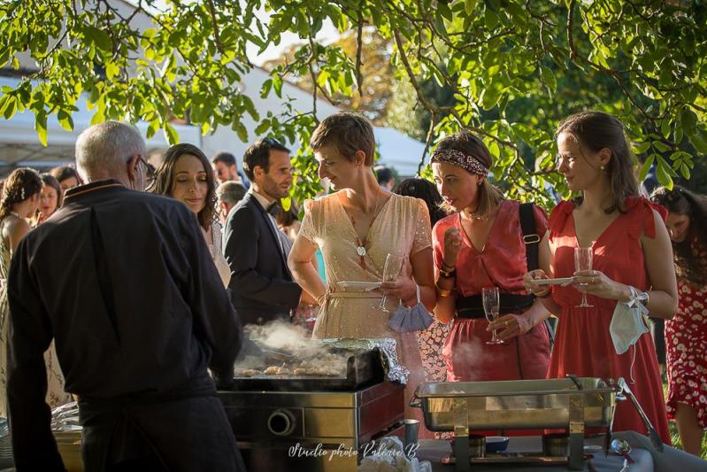 Plancha au cocktail de mariage a la grange du prieure